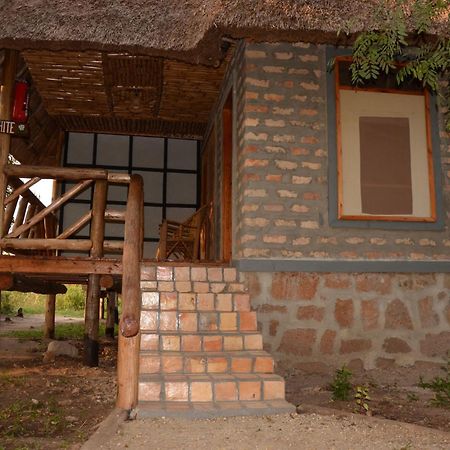 Irungu Forest Safari Lodge Katunguru Buitenkant foto