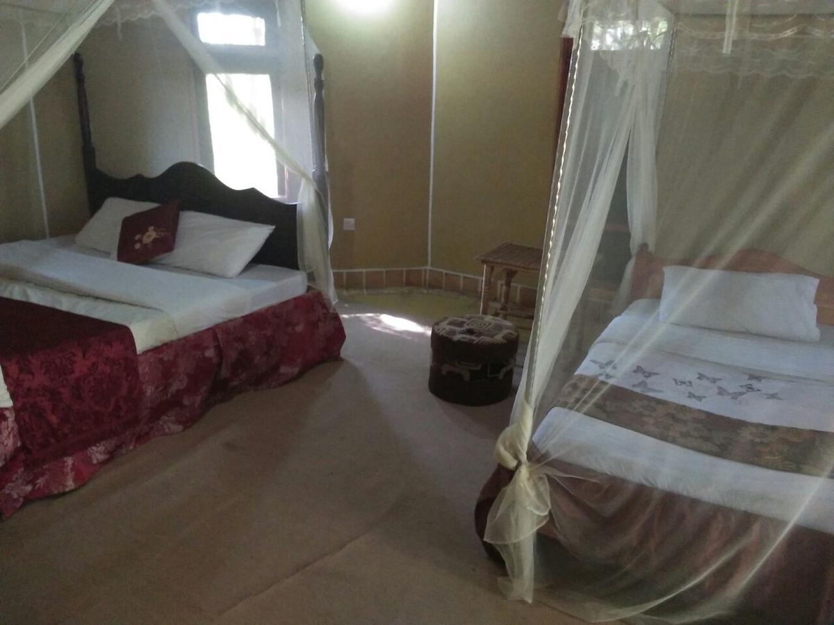 Irungu Forest Safari Lodge Katunguru Buitenkant foto