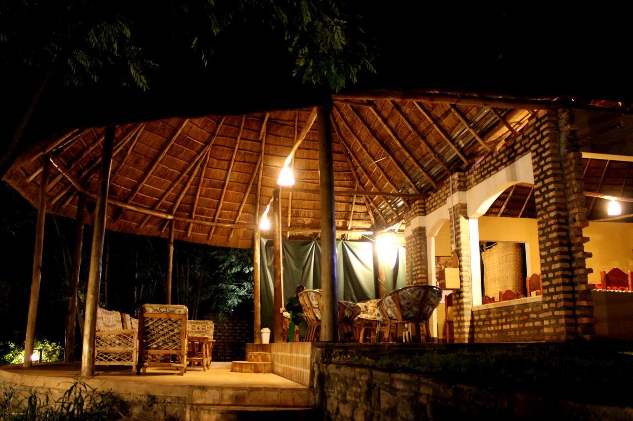 Irungu Forest Safari Lodge Katunguru Buitenkant foto