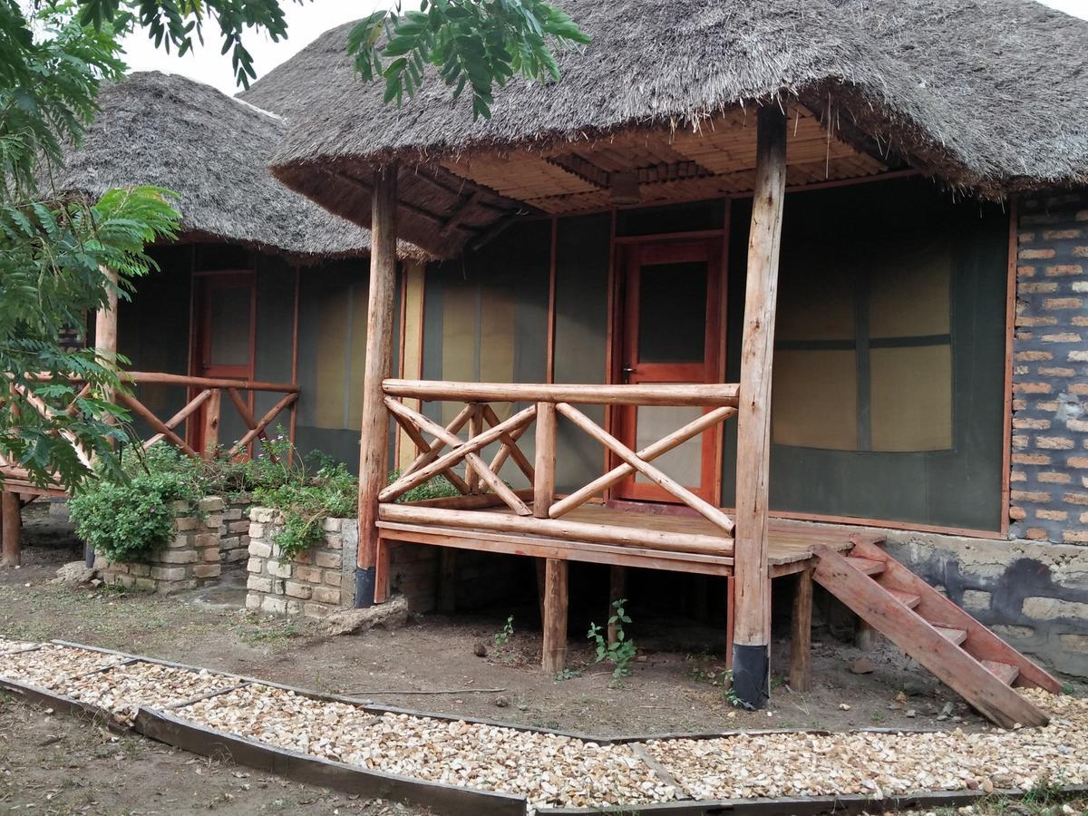Irungu Forest Safari Lodge Katunguru Buitenkant foto