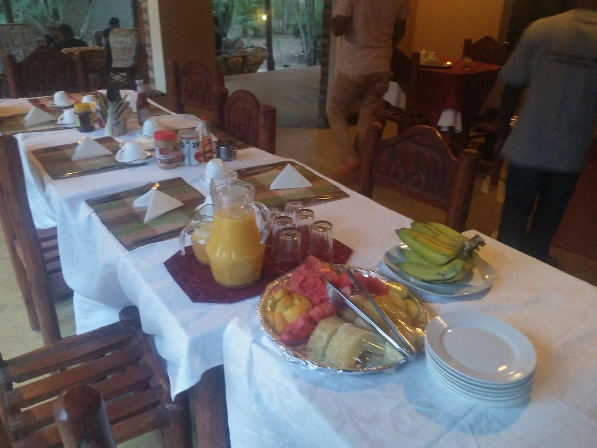 Irungu Forest Safari Lodge Katunguru Buitenkant foto
