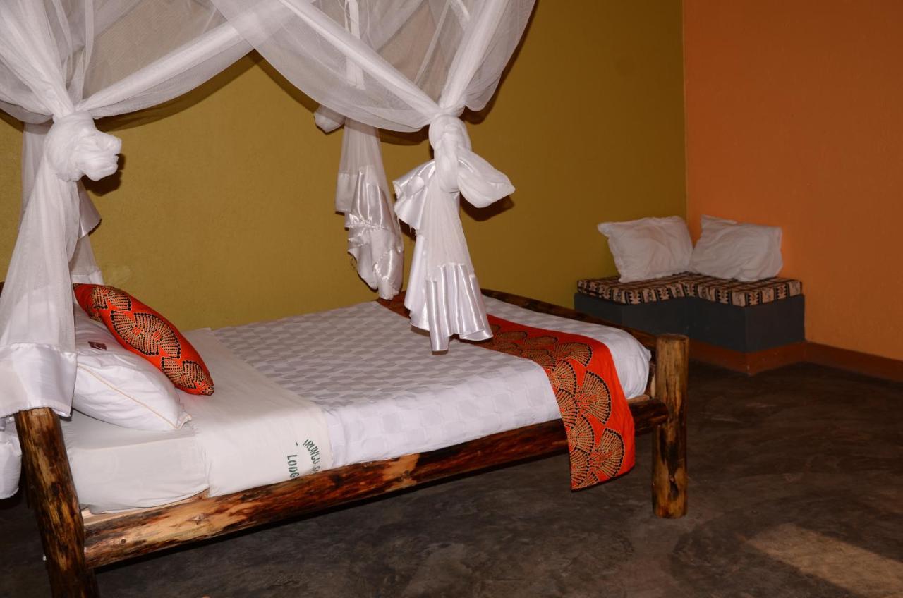 Irungu Forest Safari Lodge Katunguru Buitenkant foto