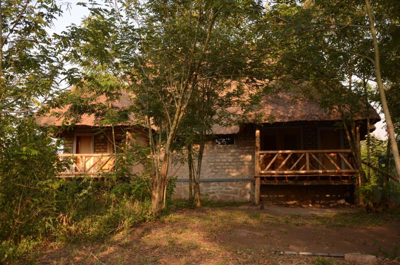 Irungu Forest Safari Lodge Katunguru Buitenkant foto