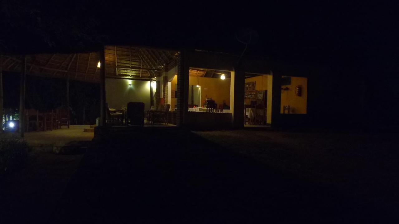 Irungu Forest Safari Lodge Katunguru Buitenkant foto