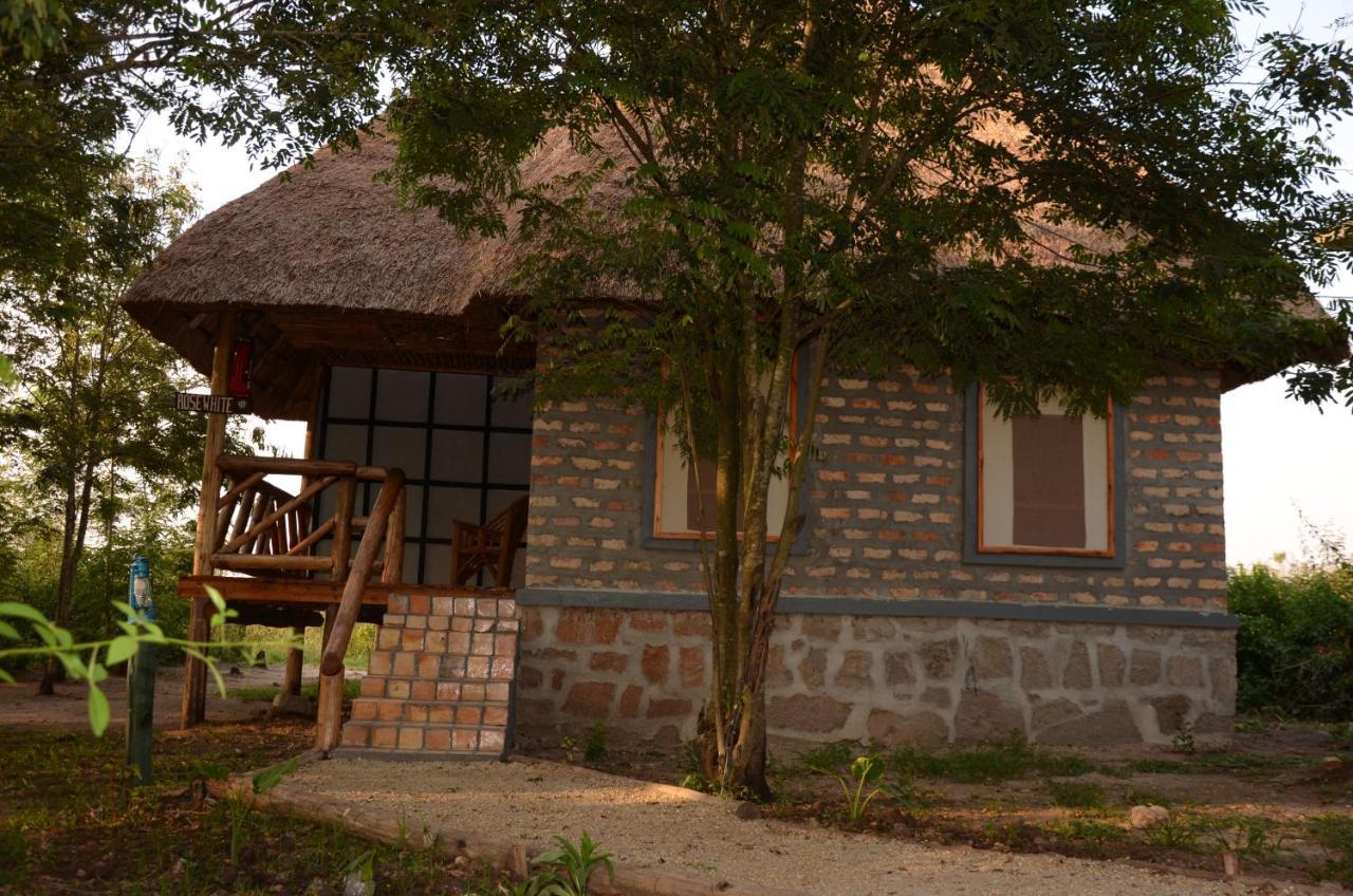 Irungu Forest Safari Lodge Katunguru Buitenkant foto