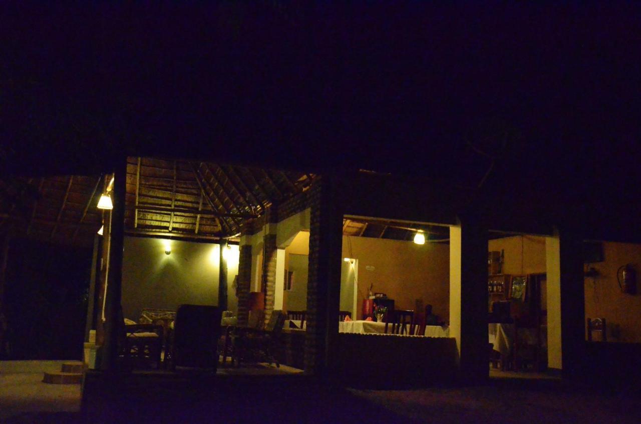 Irungu Forest Safari Lodge Katunguru Buitenkant foto