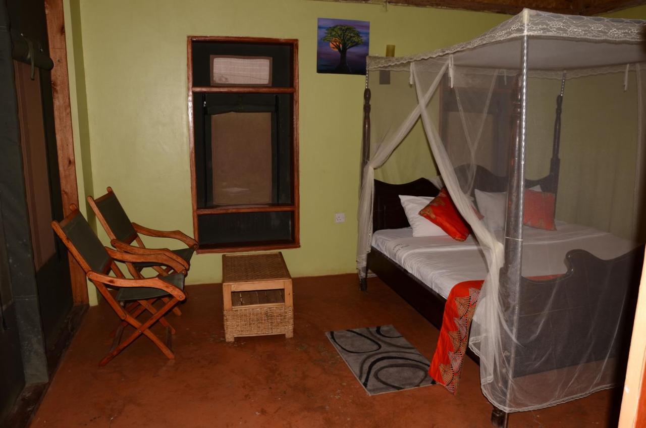 Irungu Forest Safari Lodge Katunguru Buitenkant foto