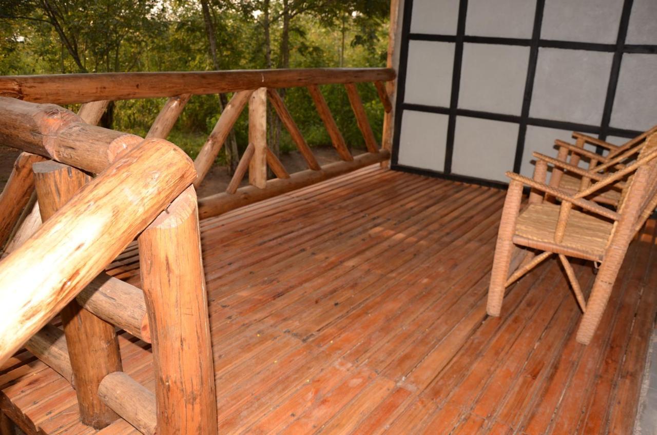 Irungu Forest Safari Lodge Katunguru Buitenkant foto