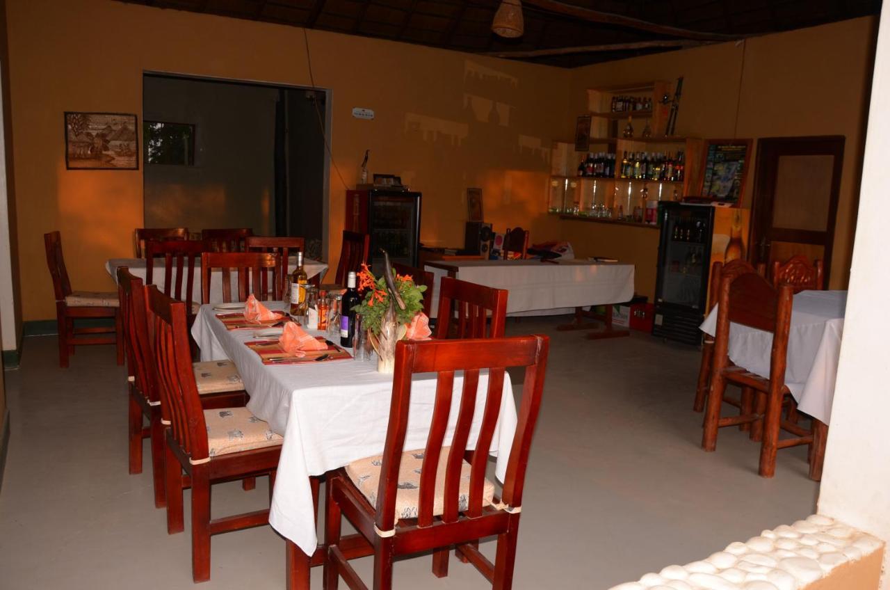 Irungu Forest Safari Lodge Katunguru Buitenkant foto