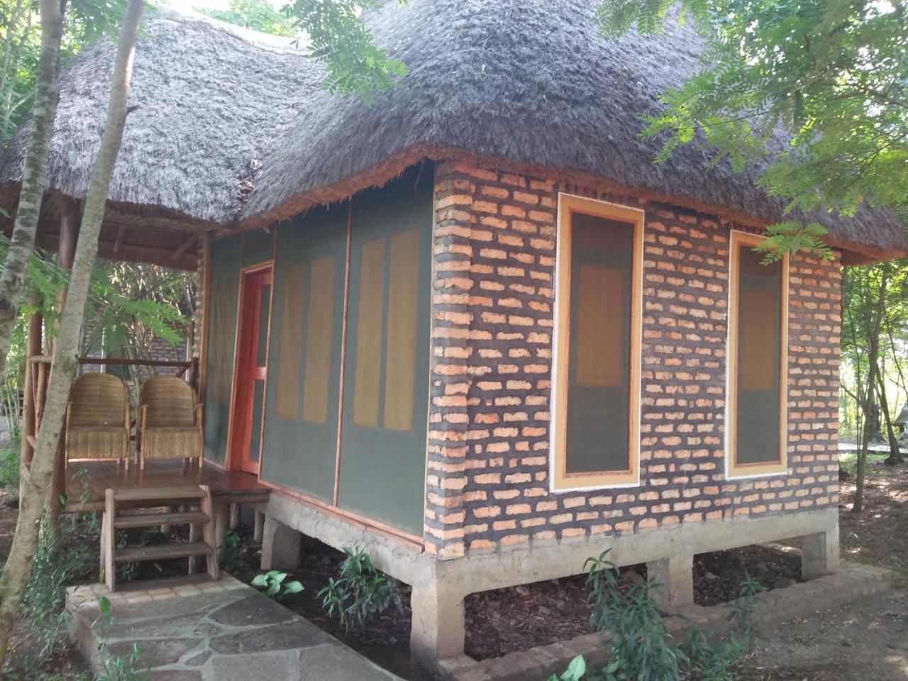 Irungu Forest Safari Lodge Katunguru Buitenkant foto
