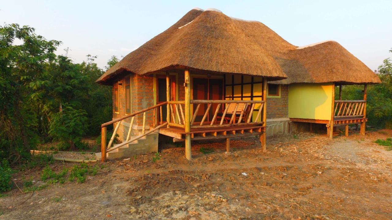 Irungu Forest Safari Lodge Katunguru Buitenkant foto