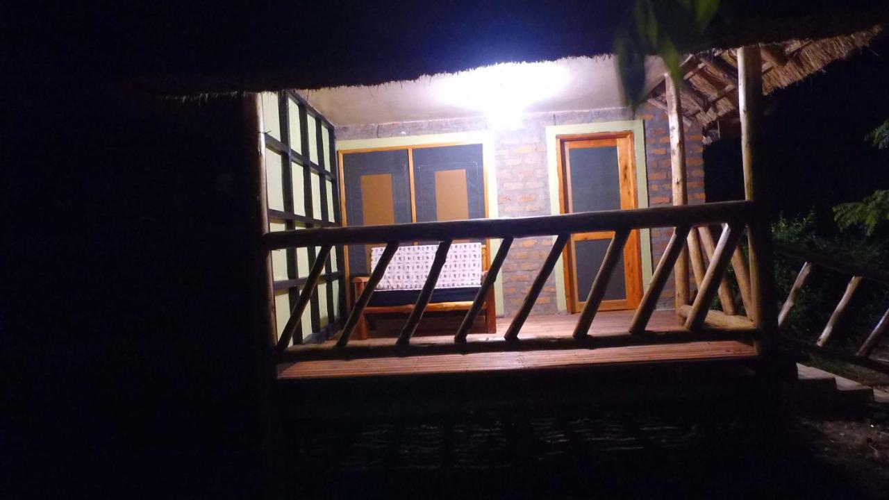 Irungu Forest Safari Lodge Katunguru Buitenkant foto