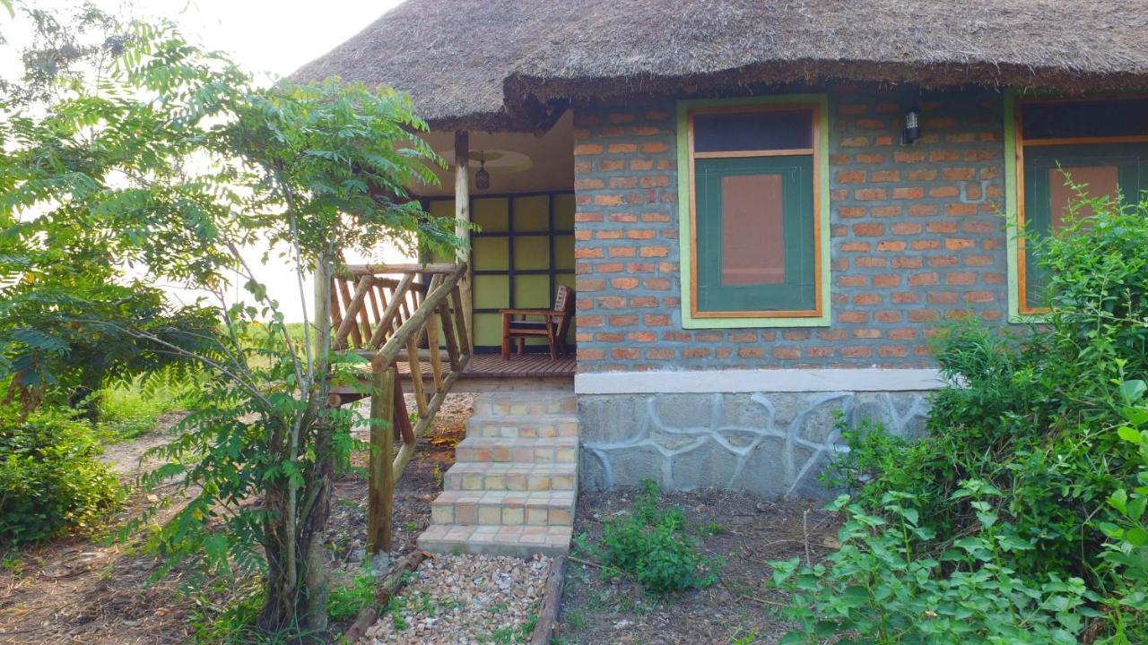 Irungu Forest Safari Lodge Katunguru Buitenkant foto